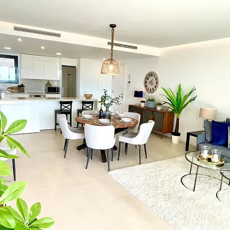Apartament Luxury 3 Bedroom 300m From The *