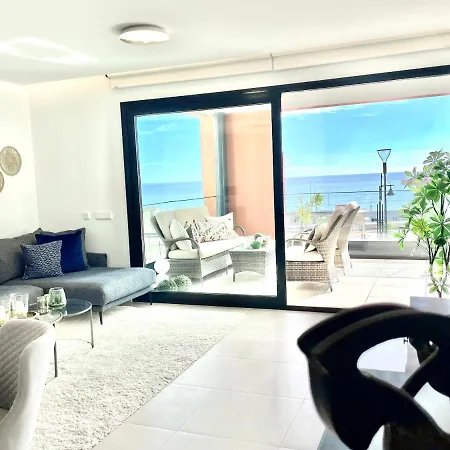 Luxury 3 Bedroom 300m From The Apartamento *