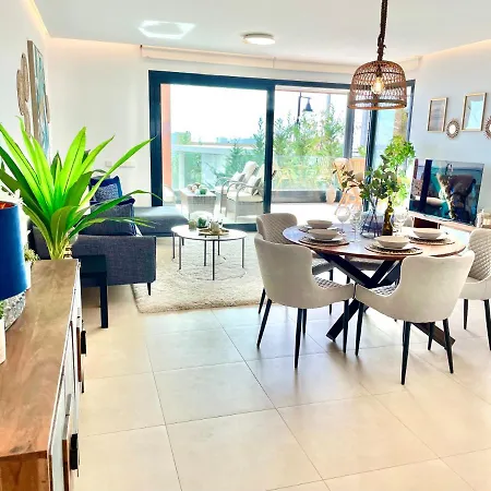 Luxury 3 Bedroom 300m From The شقة فوينخيرولا