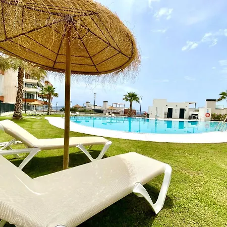 شقة Luxury 3 Bedroom 300m From The *