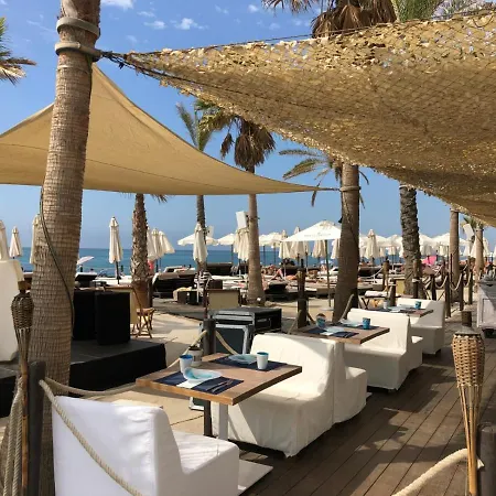 شقة Luxury 3 Bedroom 300m From The فوينخيرولا