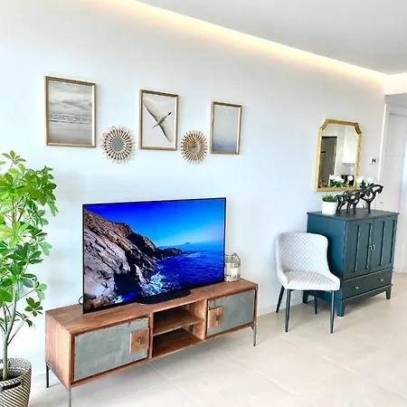 Luxury 3 Bedroom 300m From The * فوينخيرولا