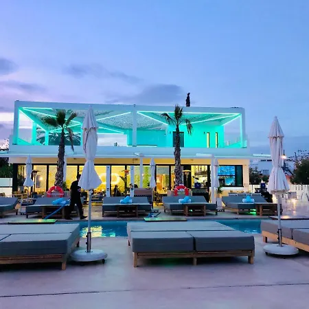 شقة Luxury 3 Bedroom 300m From The فوينخيرولا